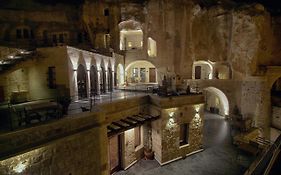 1811 Cave Hotel